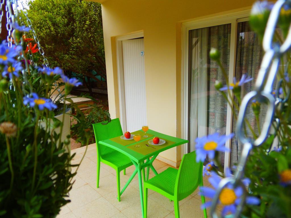 דירות פרוטאראס Light & Blue Gardens מראה חיצוני תמונה